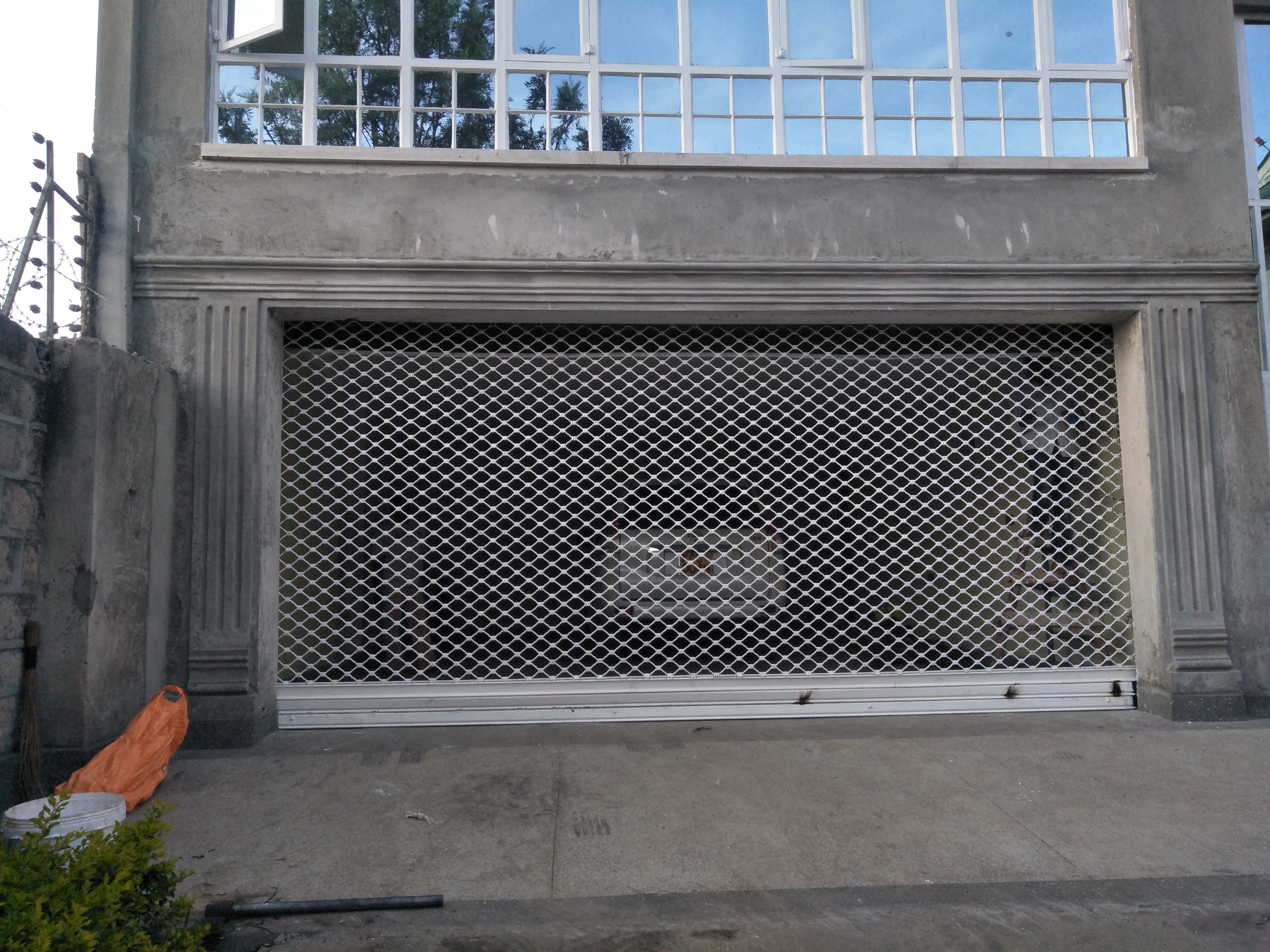 Grill rolling shutter doors